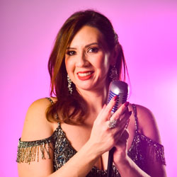 foto da jurada Andréia Karen
